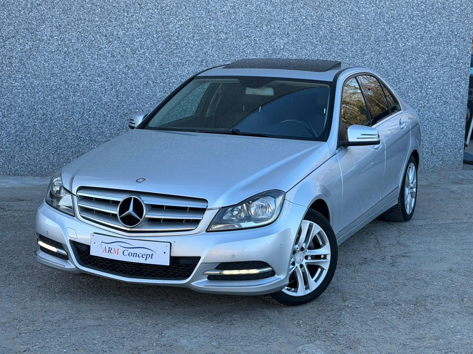 Mercedes-Benz C180 CGI essence 2011 Facelift GARANTIE 12 moi, Auto's, Mercedes-Benz, Bluetooth, Euro 5, Zwart, Bedrijf