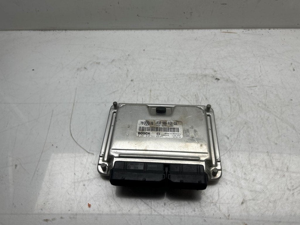 CALCULATEUR MOTEUR ECU Passat Variant (3B6) (|038906019GQ|), Robert Bosch AG, Volkswagen, Utilisé, Robert-Bosch-Allee 1
74232  Abstatt, DE