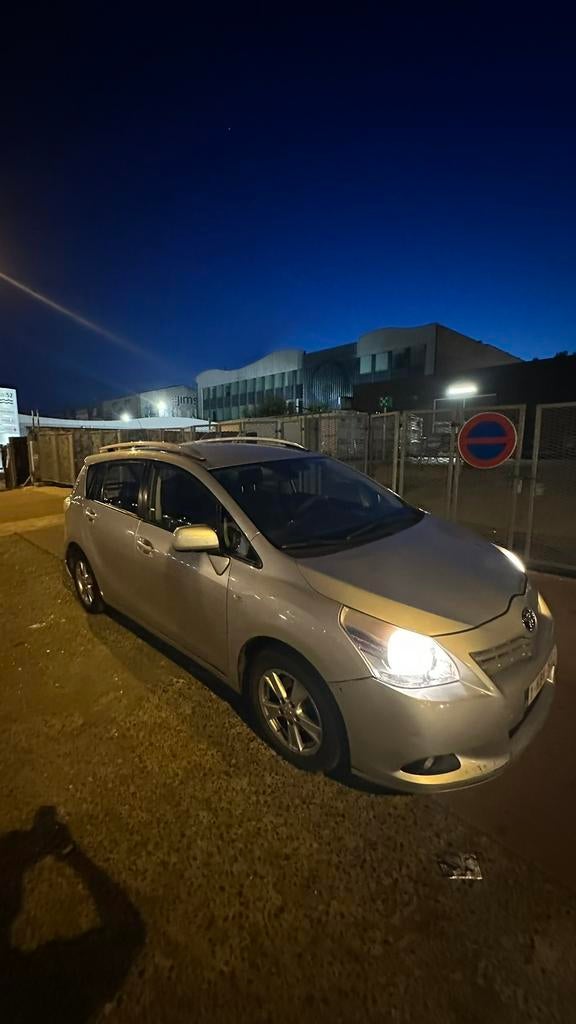Toyota verso 7 place avec controle technique + GPS et caméra, Autos, Toyota, Achat, 7 places, Boîte manuelle, Noir