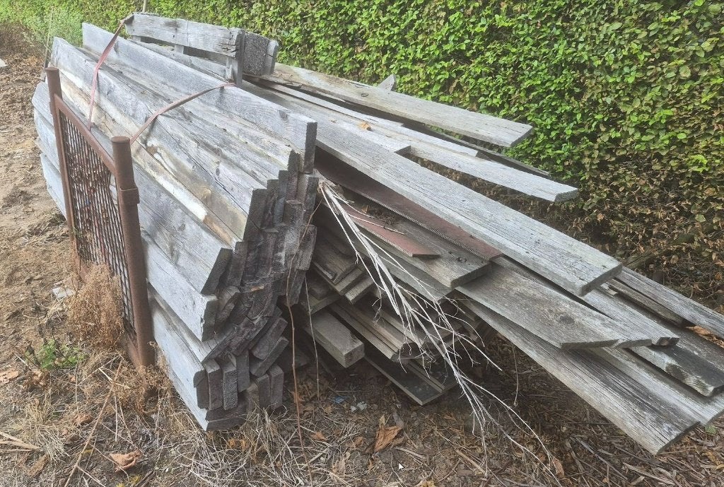 PARTIJ HOUT – balken, planken & steigerhout, Enlèvement, Bois d'échafaudage