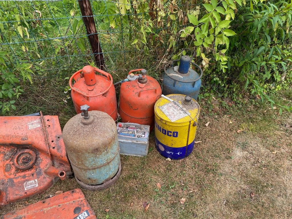 4 bouteilles de butane avec du gaz..., Caravanes & Camping, Accessoires de camping, Enlèvement, Utilisé
