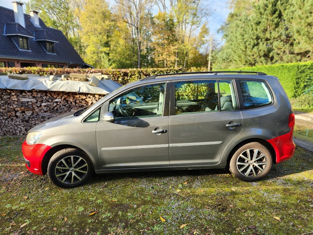 vw Touran 2011 Bluemotion, TO, 6 vitesses, boule remorque., 121 g/km, Argent ou Gris, Achat, Noir