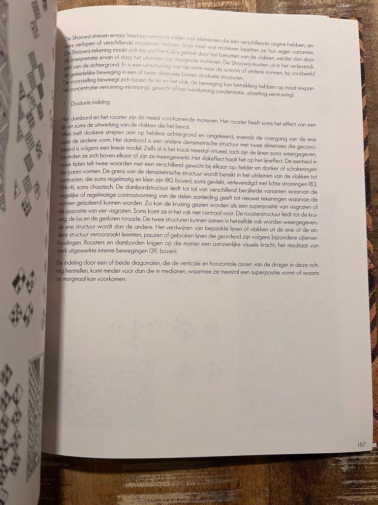 Shoowa motieven, Afrikaans textiel van het Kuba-rijk Meurant, Boeken, Georges Meurant, Ophalen of Verzenden, Zo goed als nieuw