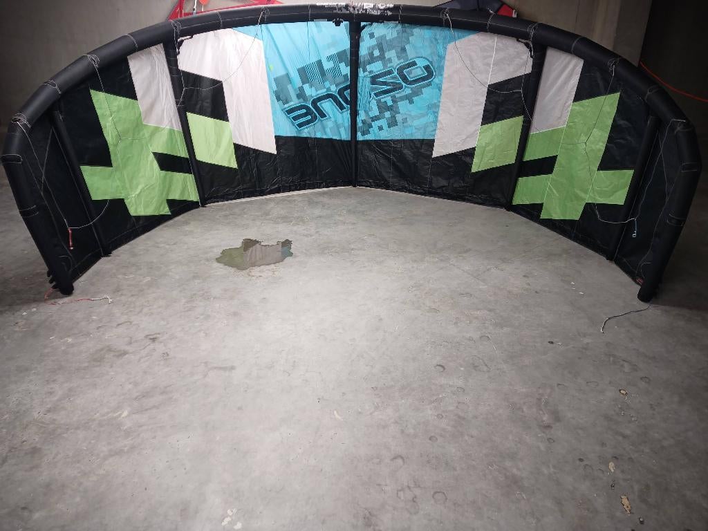 Kite Ozone C4 9m, Watersport en Boten, Kitesurfen, Ophalen, Gebruikt, 9 m², Geen board
