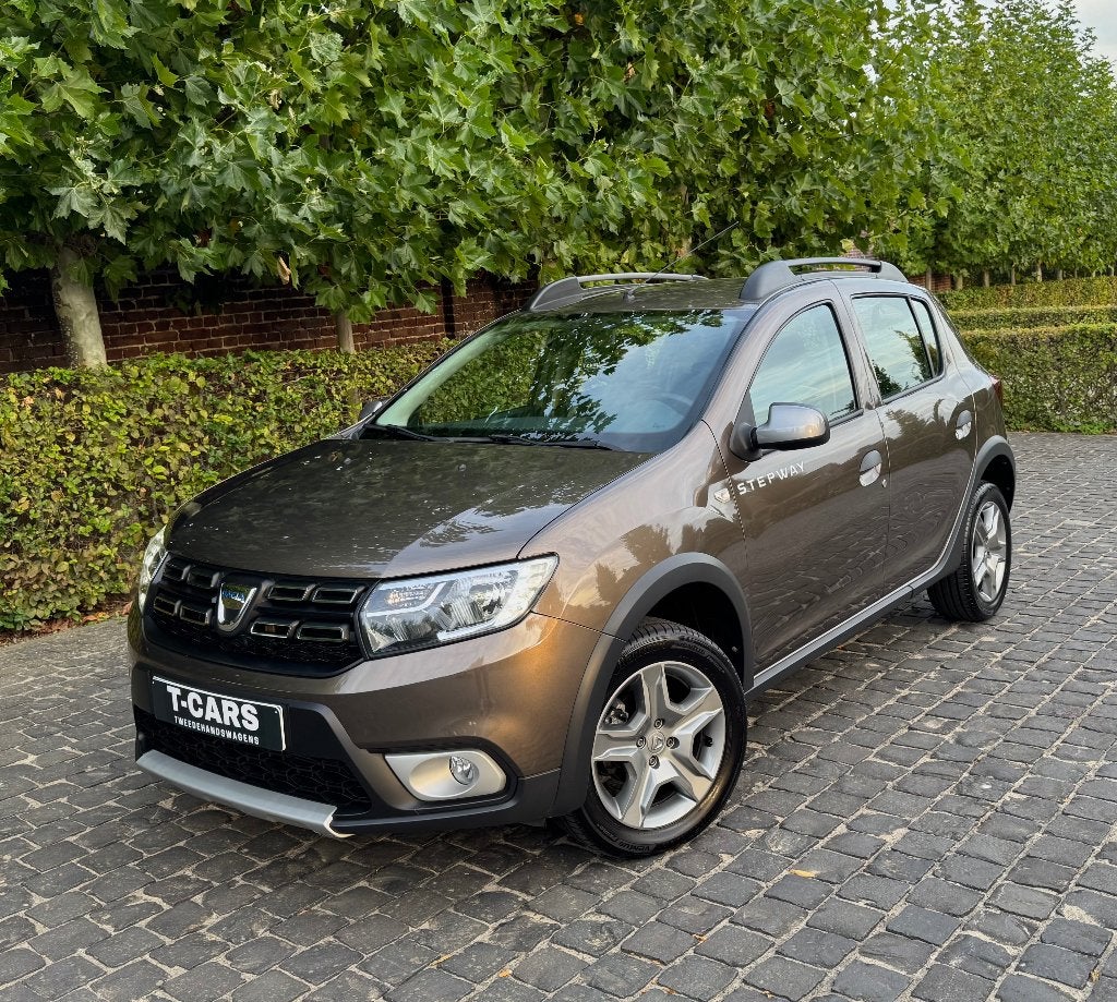 Dacia Sandero STEPWAY 90pk / Navi / Camera / 38.000km, Auto's, Euro 6, Bruin, Handgeschakeld, 5 deurs
