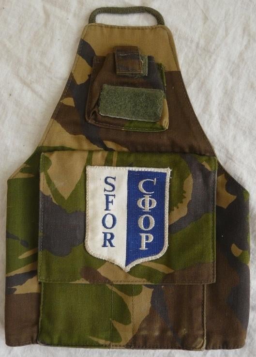 Armband / Schouderband / Armlet SFOR Woodland, KL, 1990s.(4), Enlèvement ou Envoi, Armée de terre, Vêtements ou Chaussures