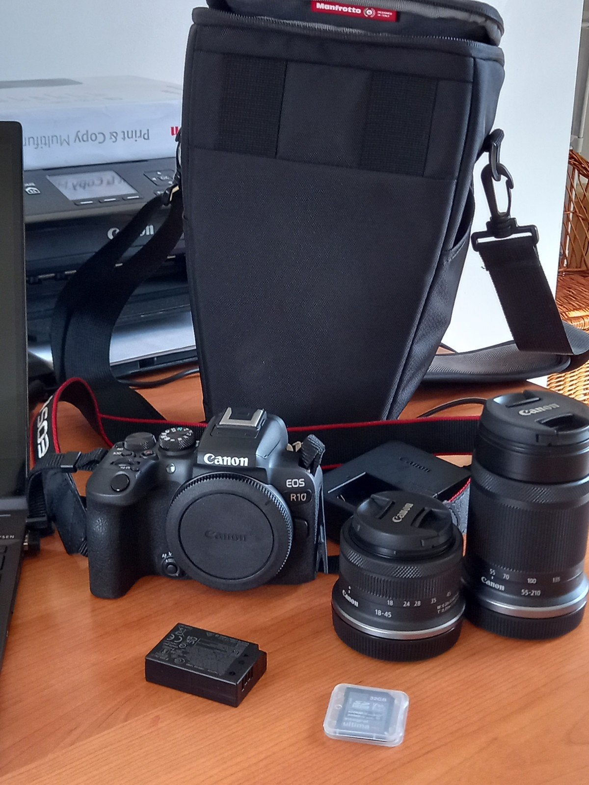 Canon R10 plus 18-45mm lens en 55-210mm lens, Ophalen of Verzenden, Zo goed als nieuw, Oplader, Canon
