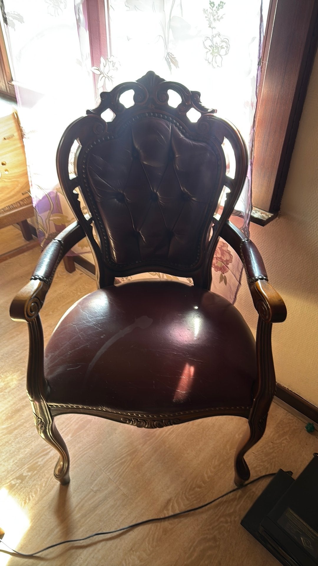Chaise vintage en bois et cuir, Enlèvement