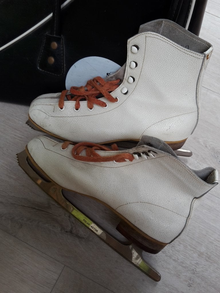 Zeer degelijke witte vintage kunstschaatsen in zak, maat 39, Sport en Fitness, Overige merken, Gebruikt, Ophalen of Verzenden