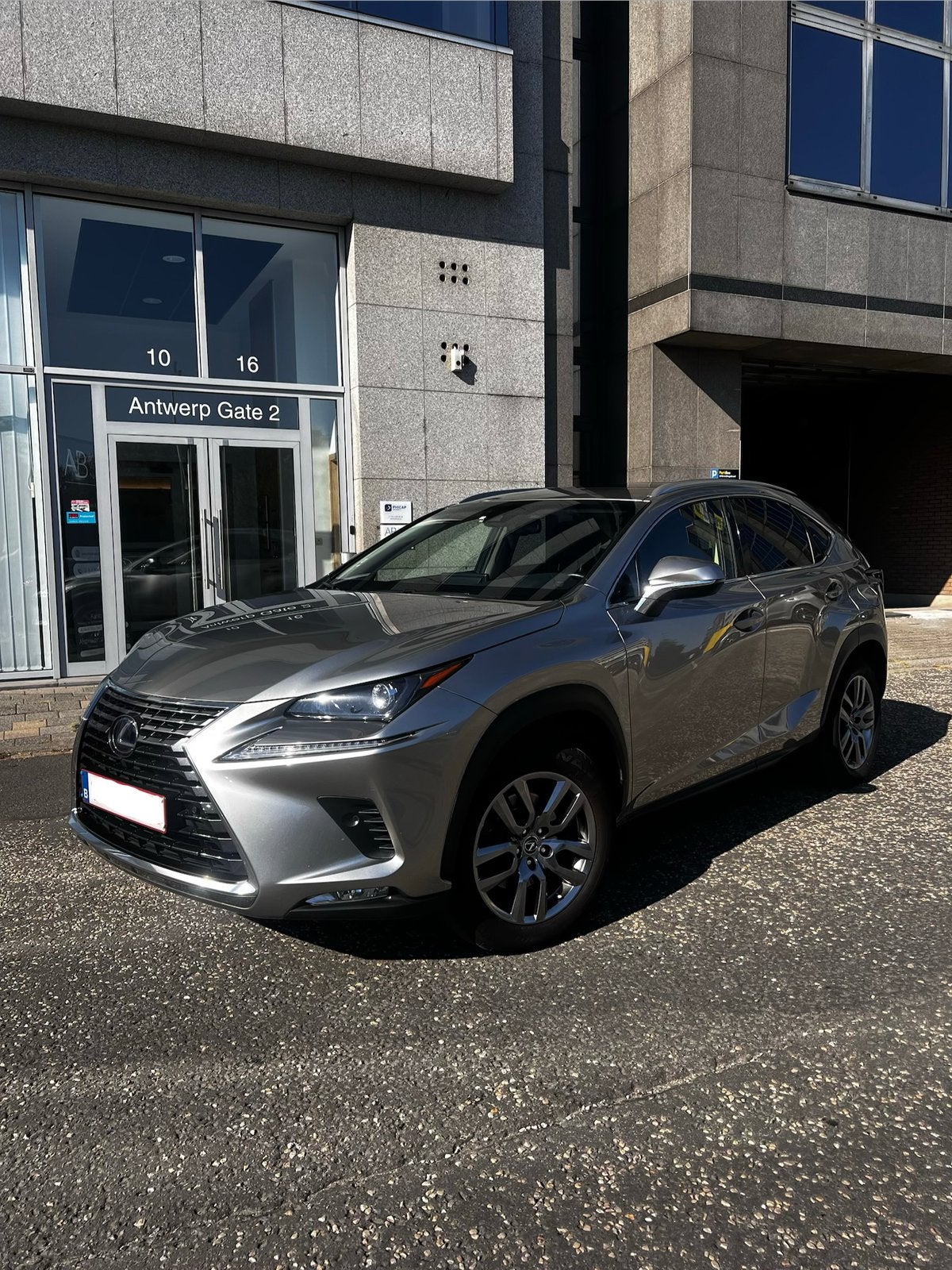 LEXUS NX300h, Cuir, Argent ou Gris, Euro 6, Phares entièrement LED