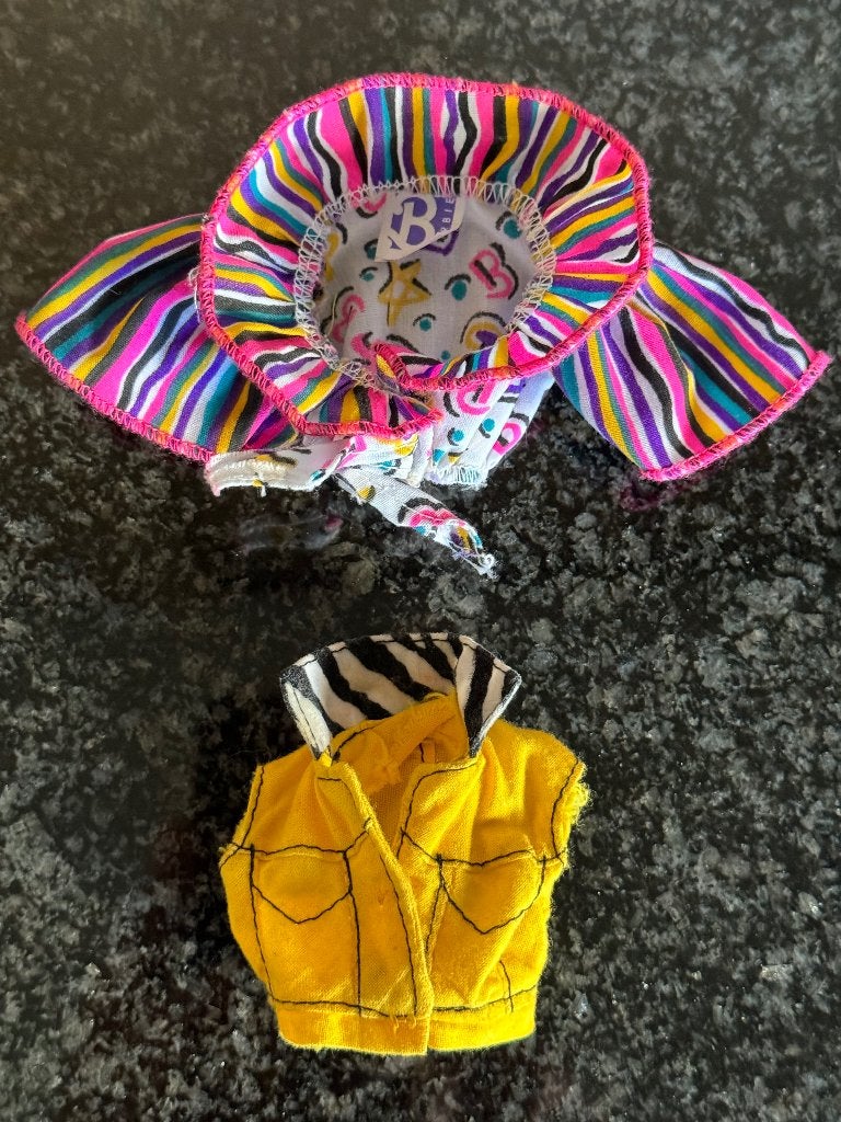 Barbie 2 x vestje ( vintage ), Enlèvement ou Envoi, Utilisé, Vêtements
