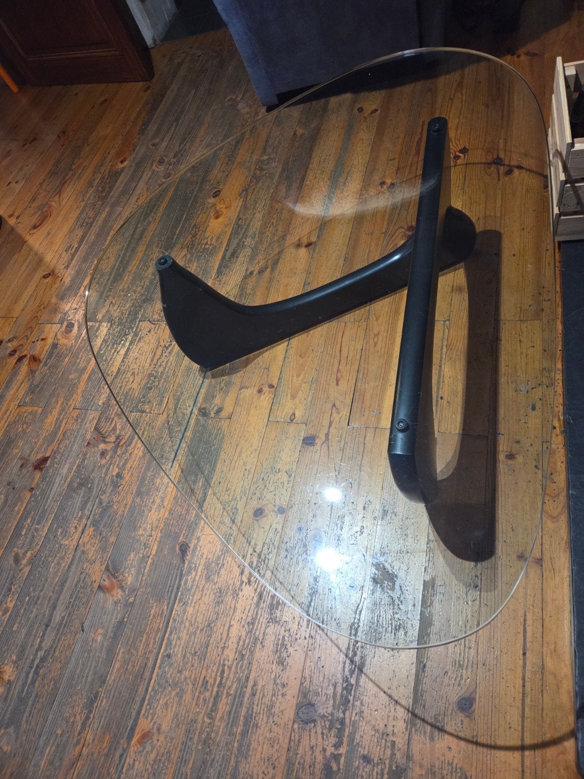 Table basse Noguchi, éditée par Herman Miller, Verre, Massif, Table, Noir