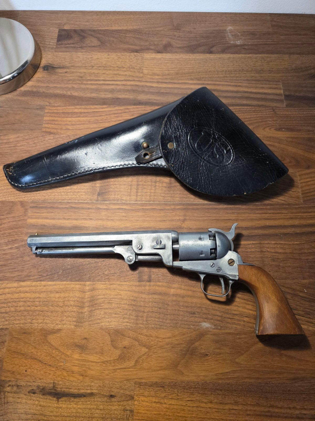 Reproduction ancienne Colt navy 1851 MGC, Enlèvement ou Envoi