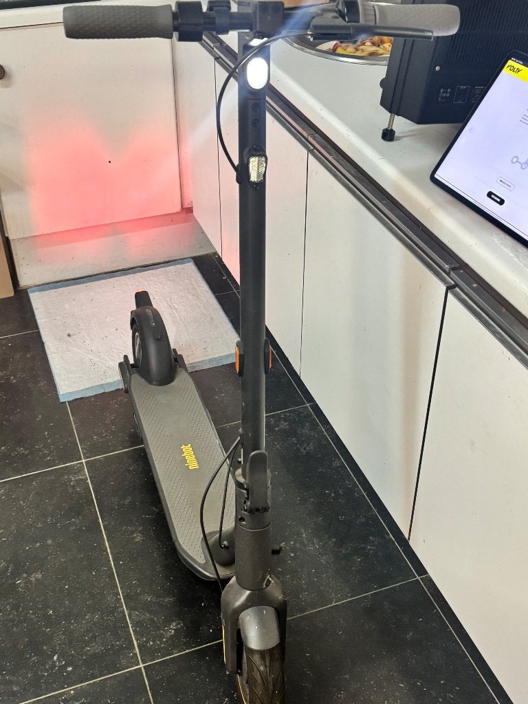 Elektrische step, Ophalen, Zo goed als nieuw, Elektrische step (E-scooter), Segway ninebot