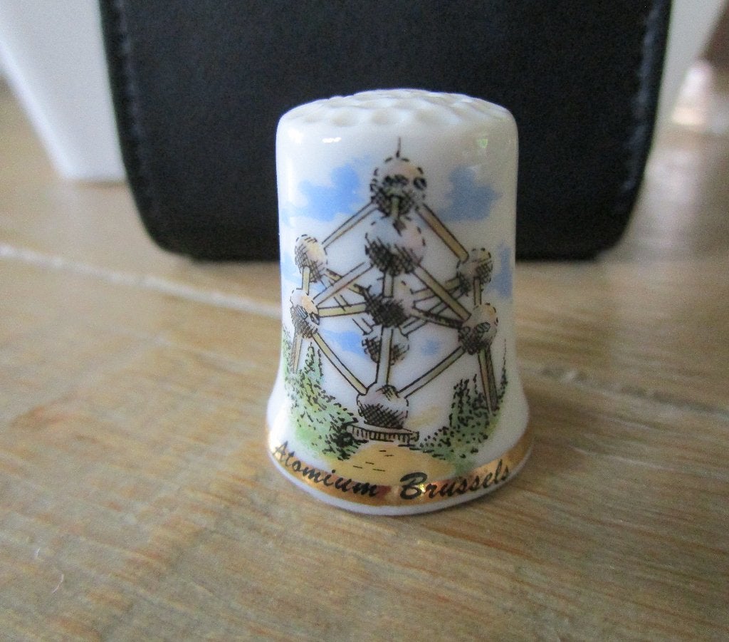 7 Vingerhoedjes België Brussel, Enlèvement ou Envoi, Neuf, Porcelaine