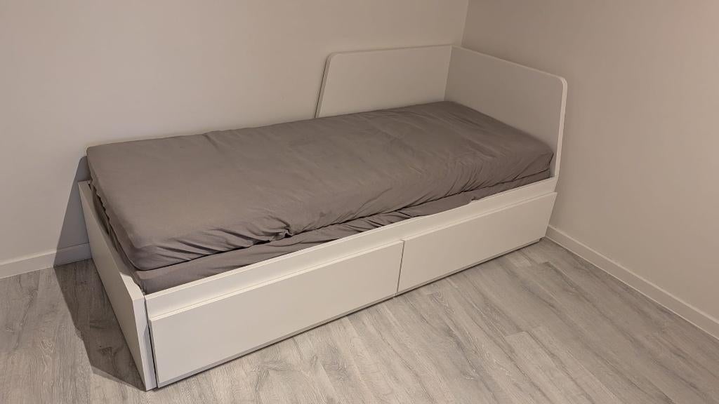 Logeerbed, één- of tweepersoons, IKEA Flekke wit, Ophalen, Wit, Tweepersoons, Zo goed als nieuw
