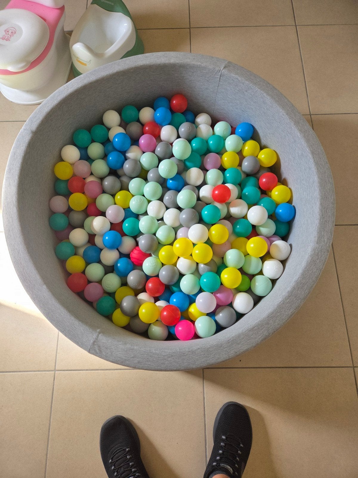 Ball Pit, Enlèvement
