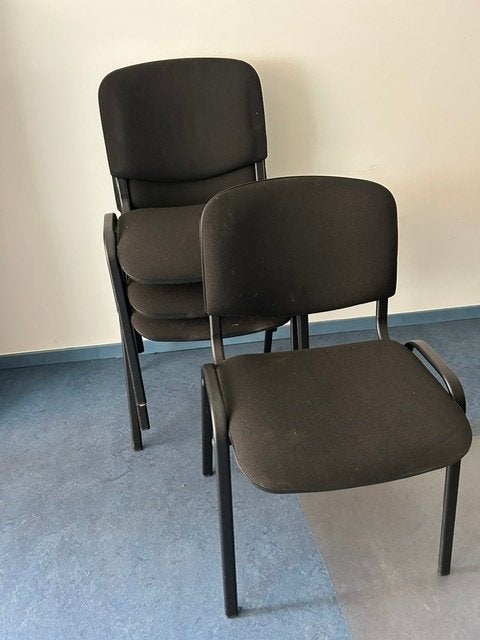 4 zwarte vergaderstoelen / bezoekersstoelen – stapelbaar, Ophalen, Zo goed als nieuw, Zwart