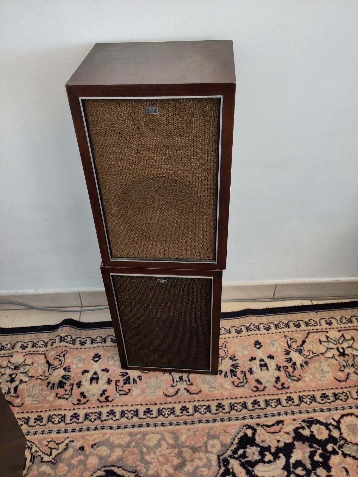 Twee decoratieve speakerkasten, Ophalen