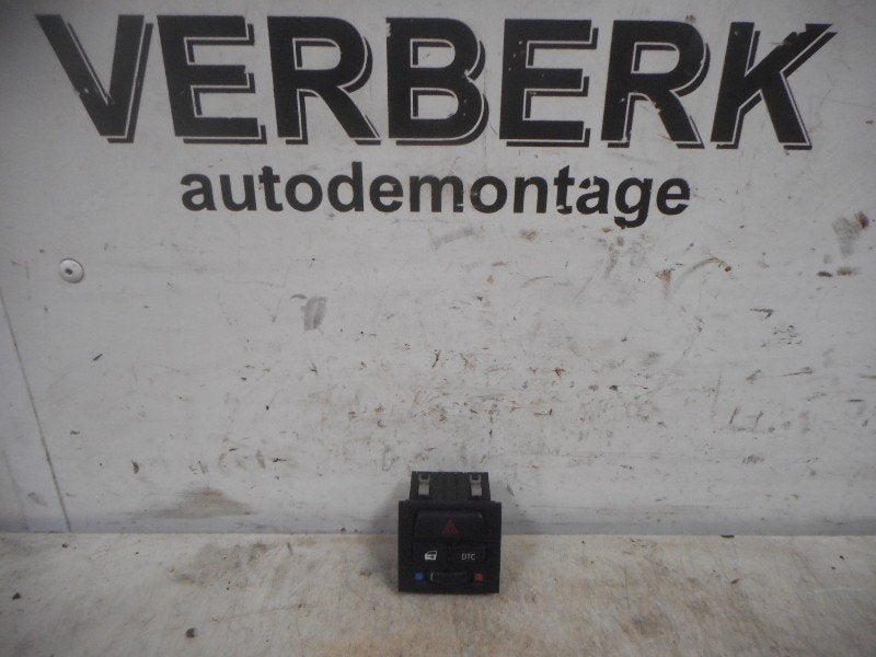 ALARMLICHTEN SCHAKELAAR BMW 3 serie (E90) (6.945.652-01), Gebruikt, BMW, Petuelring 130
80809  München, DE, Bayerische Motoren Werke AG