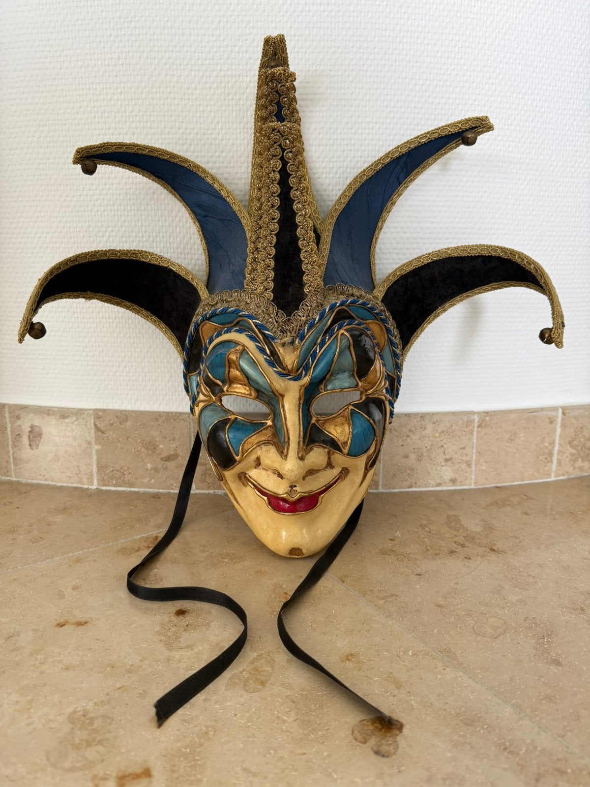 Venetiaans masker, Ophalen
