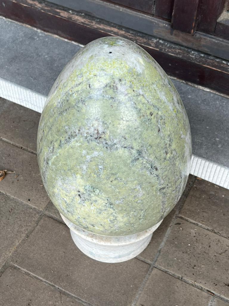 Zeer groot ei in marmer (totaal ca.19 kg), Ophalen, Nieuw