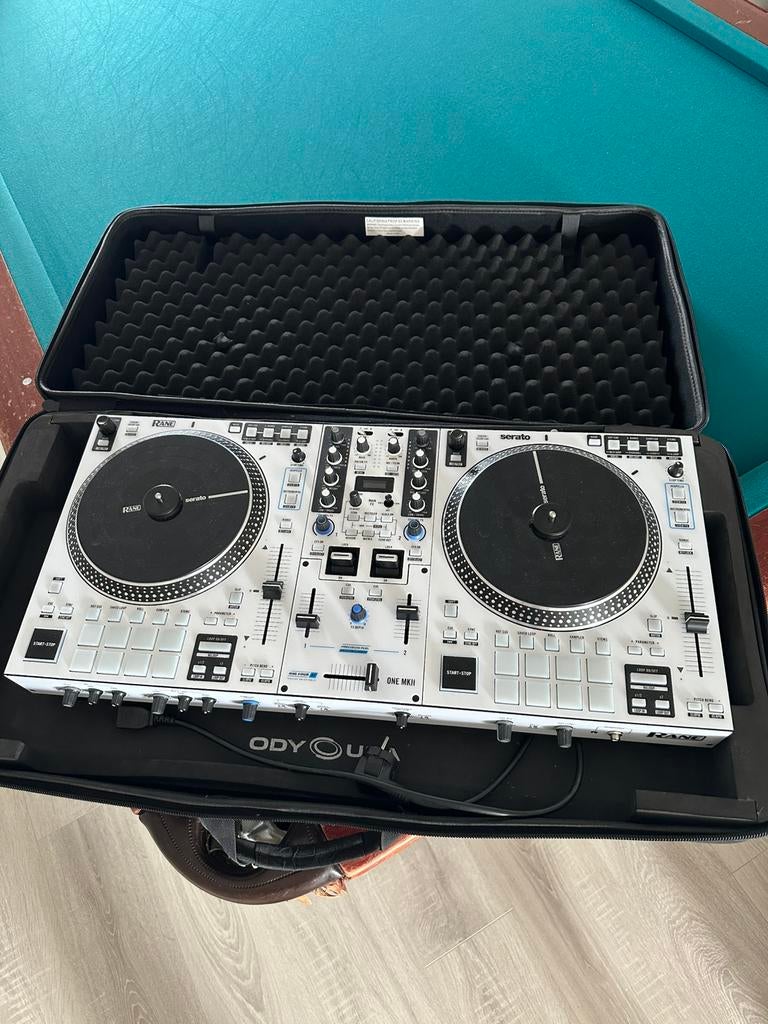 Rane One MKII professional motorized dj controller, Musique & Instruments, DJ sets & Platines, Enlèvement, Comme neuf