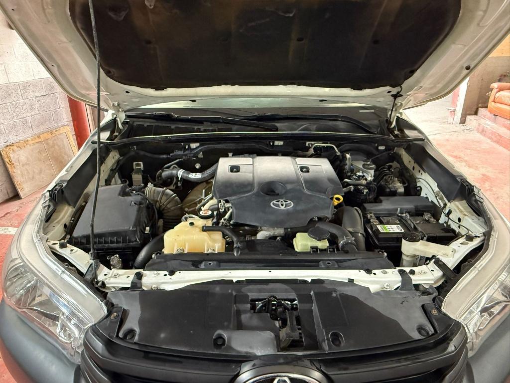 Hilux, Auto's, Stof, Zwart, 4 cilinders, Wit