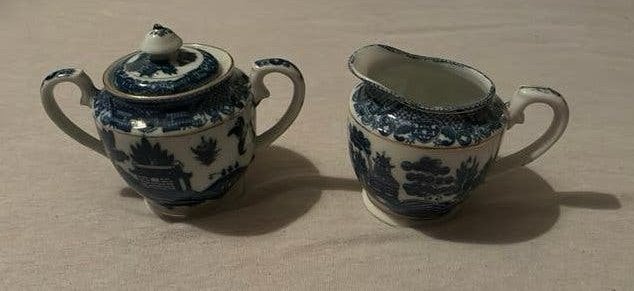 Vaisselle Blue Willow : sucrier avec couvercle et pot à lait, Enlèvement ou Envoi