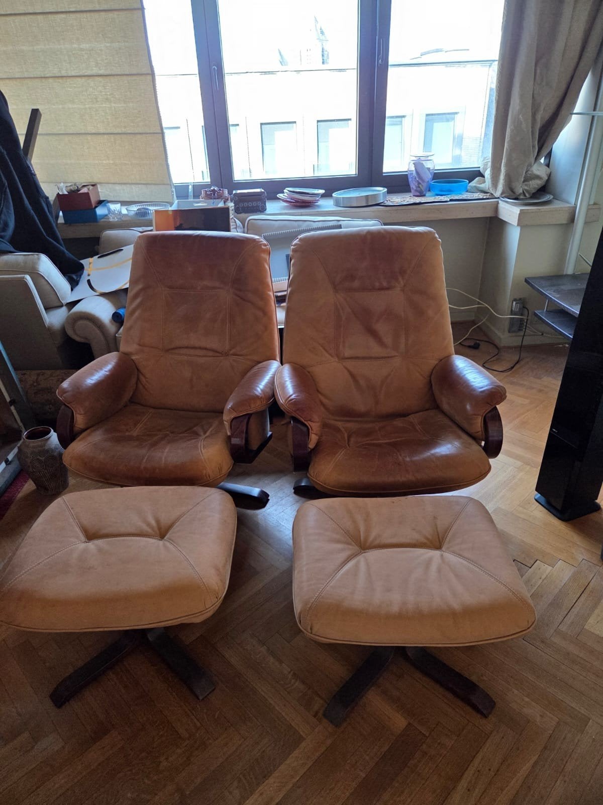 Fauteuils scandinaves cuir cognac + repose-pieds, Enlèvement, Bois