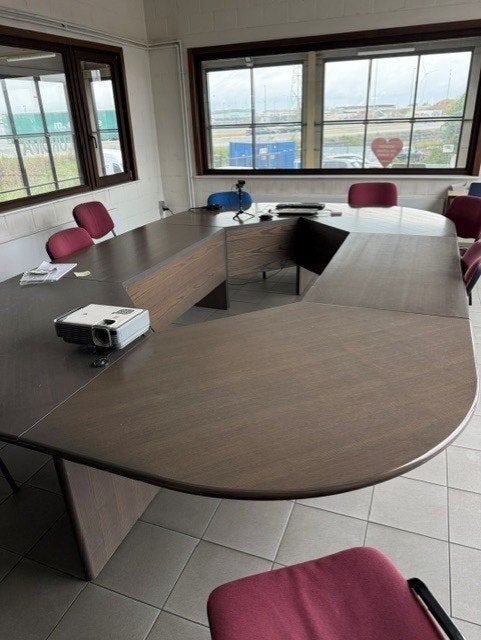 vergadertafel, Vergader- of Presentatieruimte, Ophalen, Gebruikt, Inrichting