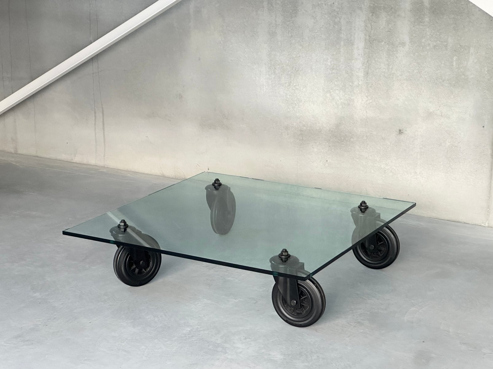 Vintage “Fontana Arte” coffeetable by Gae Aulenti, Antiquités & Art, Antiquités | Meubles | Tables, Enlèvement
