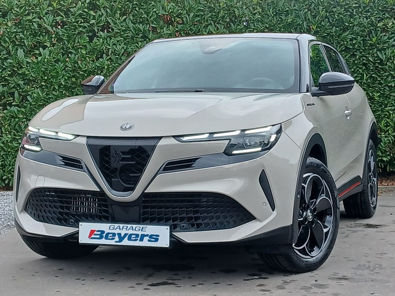 Alfa Romeo Junior Ibrida 1.2 VGT 48V-Hybrid (100kW) Speciale, Auto's, Stof, Gebruikt, https://public.car-pass.be/vhr/9d88f7a4-8a83-4fbd-be0d-9dc46a2a6494