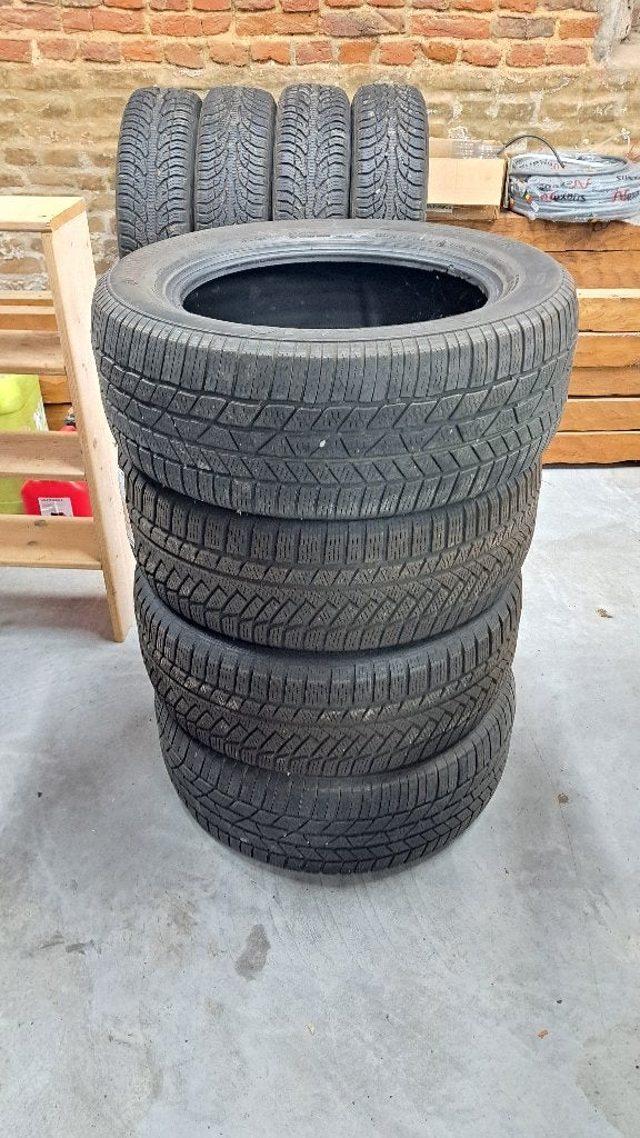 4 pneus d'hiver Continental 235/55 R17, Autos : Pièces & Accessoires, Pneus & Jantes, Pneu(s), Pneus hiver, 17 pouces, 235 mm