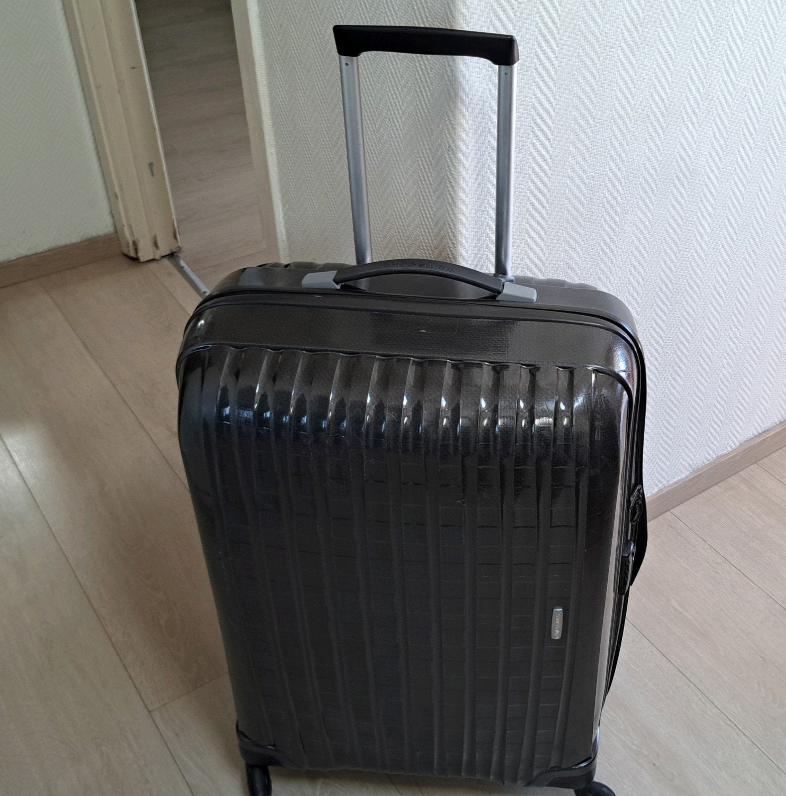 Samsonite modèle spinner grande 80/50/30 cm très légère, Enlèvement, Utilisé