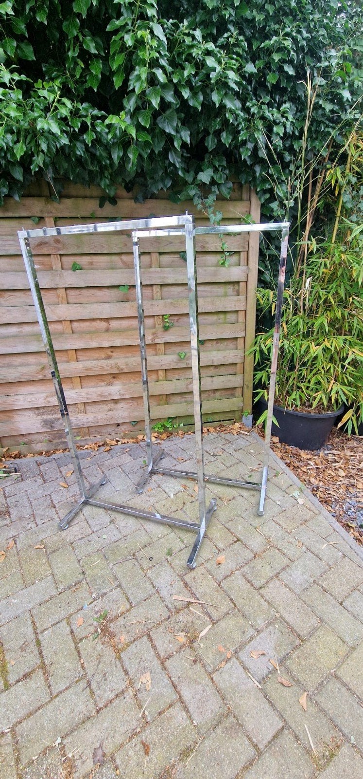 2 metalen kledingrekken, Ophalen