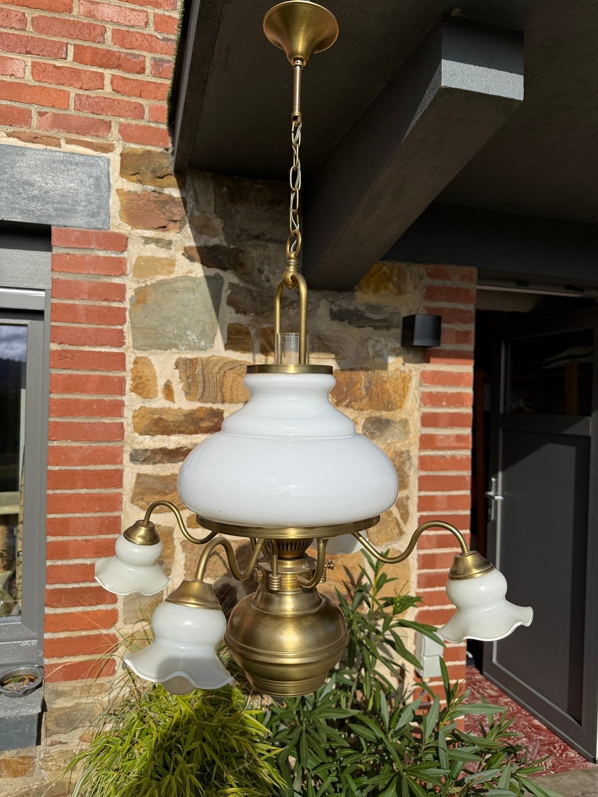 Lustre rétro en métal doré et opaline blanche, Enlèvement, Utilisé, Verre