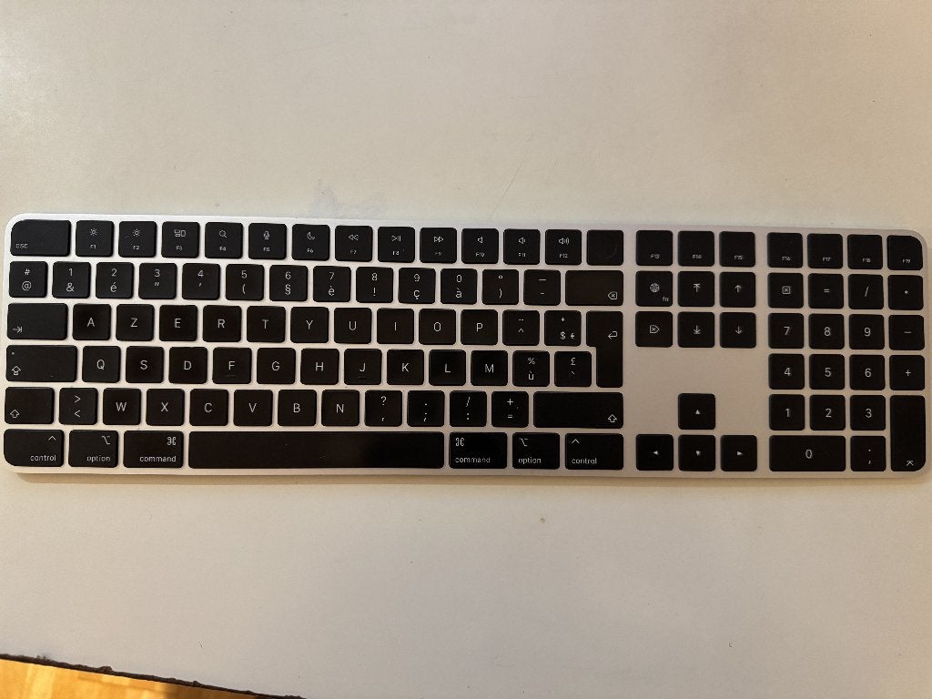 apple magic keyboard, Computers en Software, Toetsenborden, Ophalen, Numeriek, Zo goed als nieuw, Draadloos