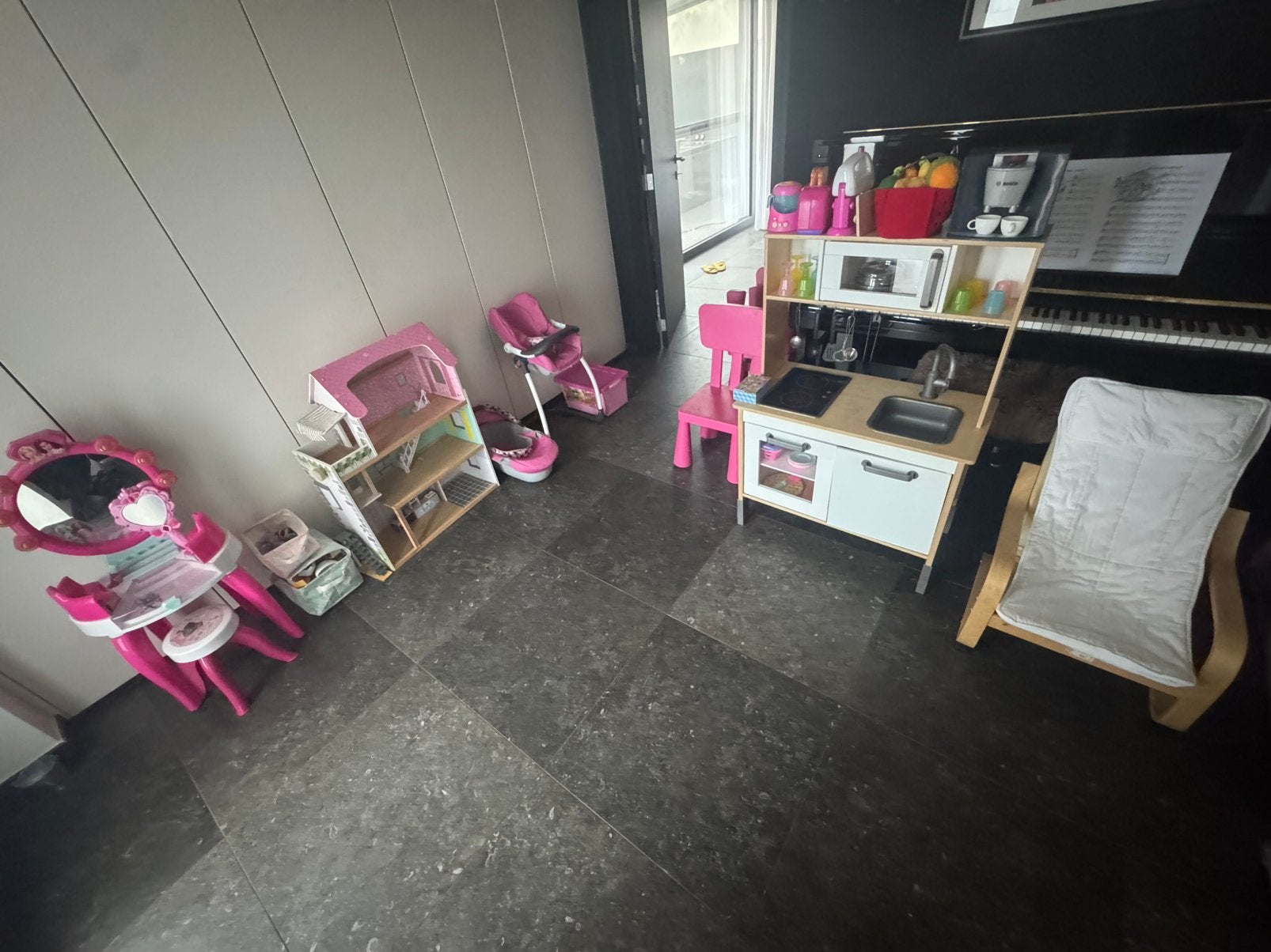 Keukentje,poppenhuis,make-up tafel,loopfiets,eetstoel,duplo., Ophalen, Zo goed als nieuw