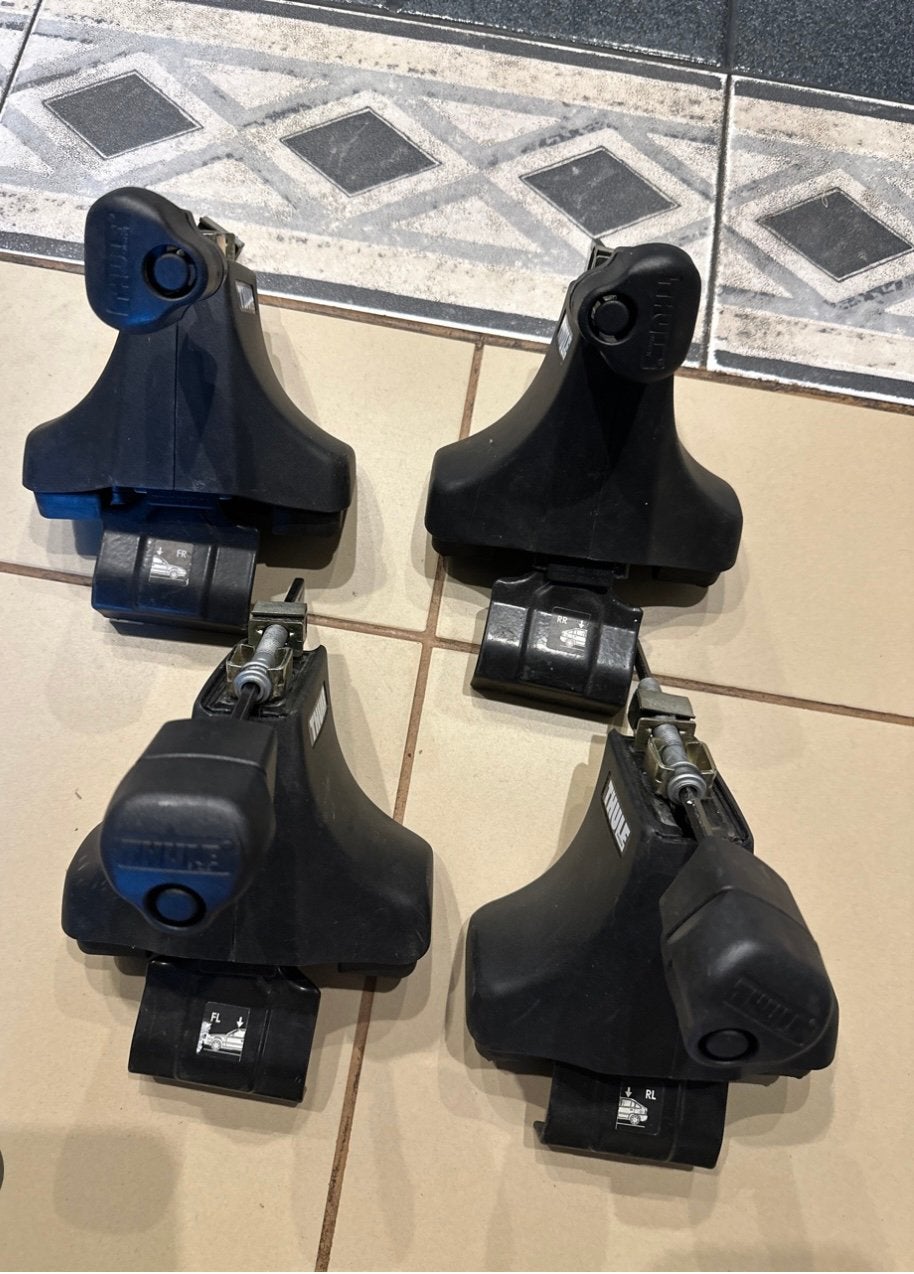 Pack de 4 pieds de barres de toit Thule 750 Rapid System, Autos : Divers, Porte-bagages, Comme neuf, Enlèvement