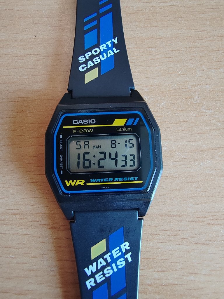 Casio F-23W Vintage jaren 80, gemaakt in Japan — functioneel, Handtassen en Accessoires, Horloges | Antiek, Overige merken, Overige materialen