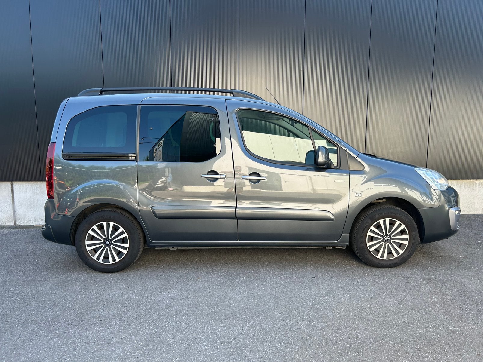 Peugeot Partner 1.2i Tepee / Style / Airco / Navi / Trekhaak, Autos, Argent ou Gris, Achat, Euro 6, Entreprise
