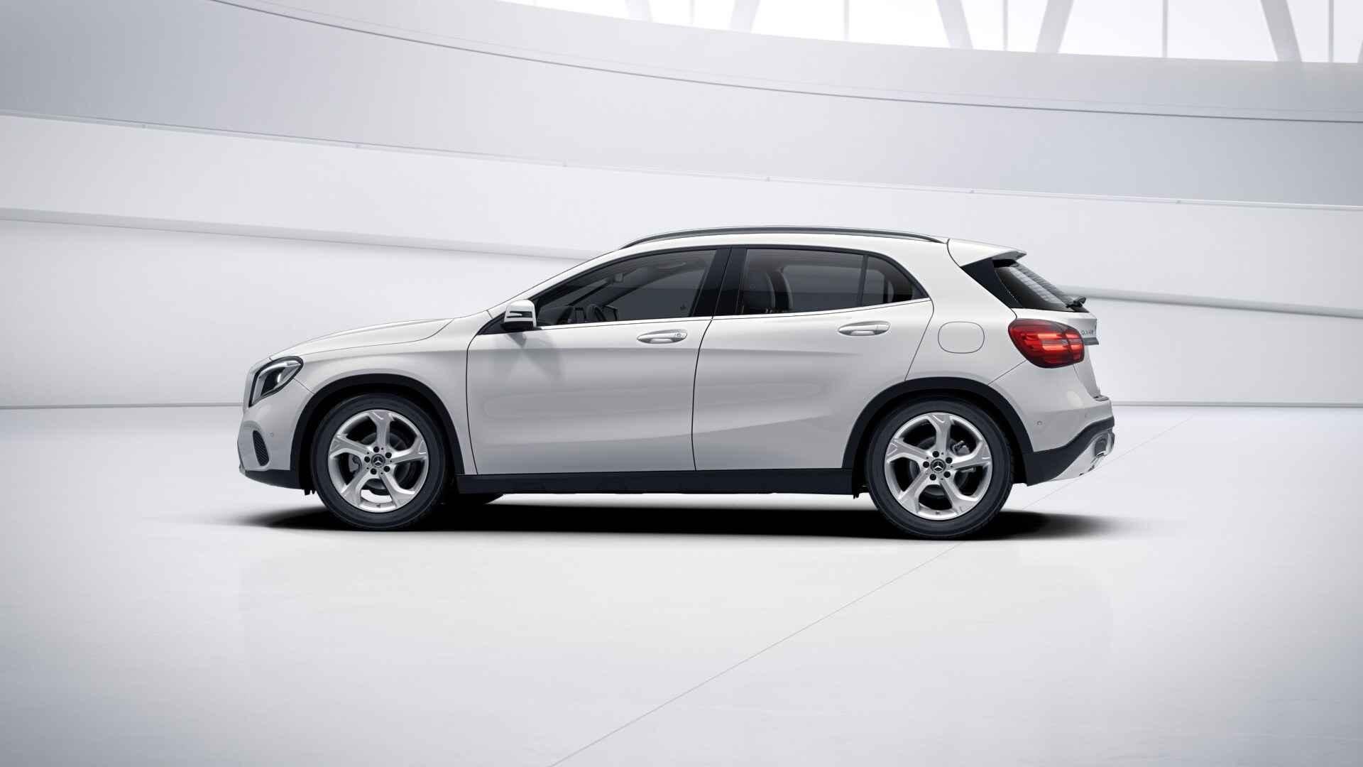 Mercedes-Benz GLA-Klasse 180 Luxury Line | Parkeer PAck | Na, 4 cilinders, Wit, 1595 cc, 5 deurs