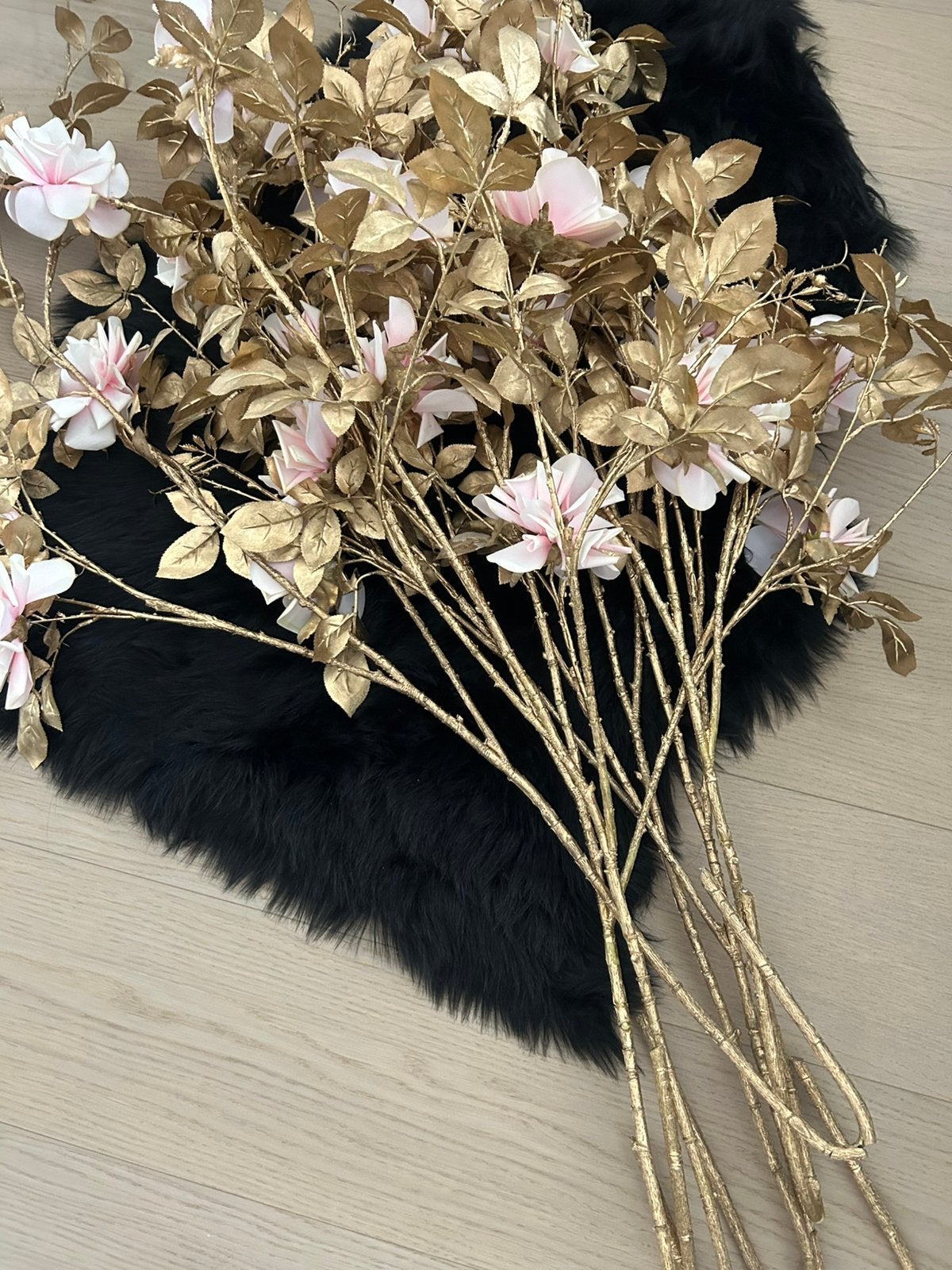 Kunstbloemen in goud en roze, Ophalen, Zo goed als nieuw