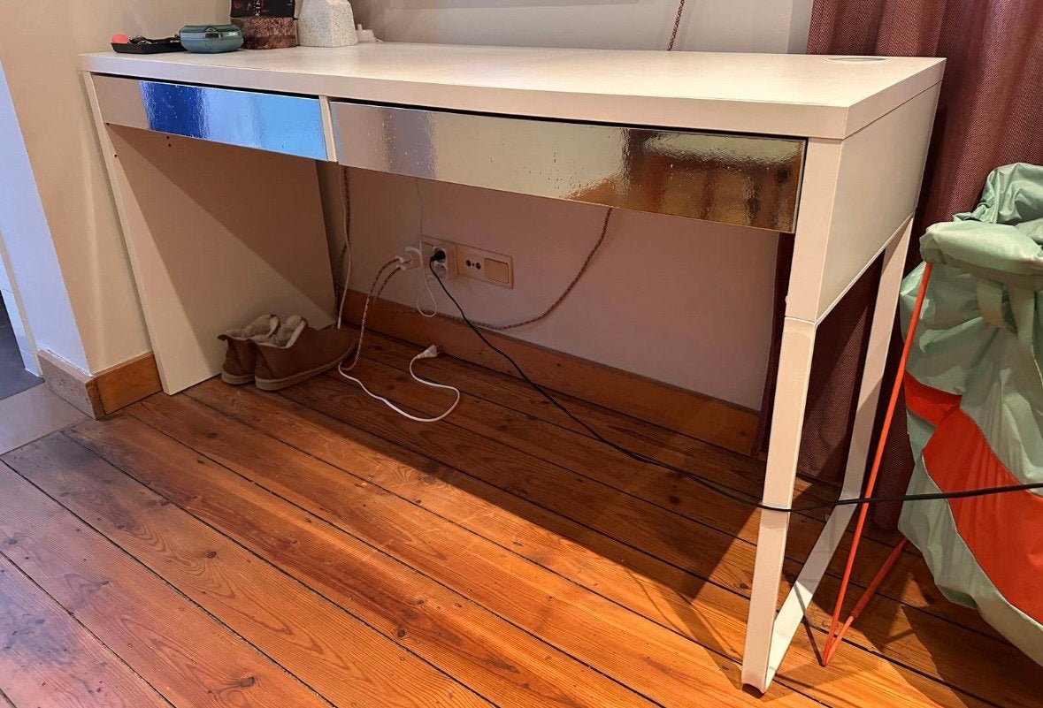 IKEA MICKE bureau, Huis en Inrichting, Tafels | Sidetables, Ophalen, Zo goed als nieuw