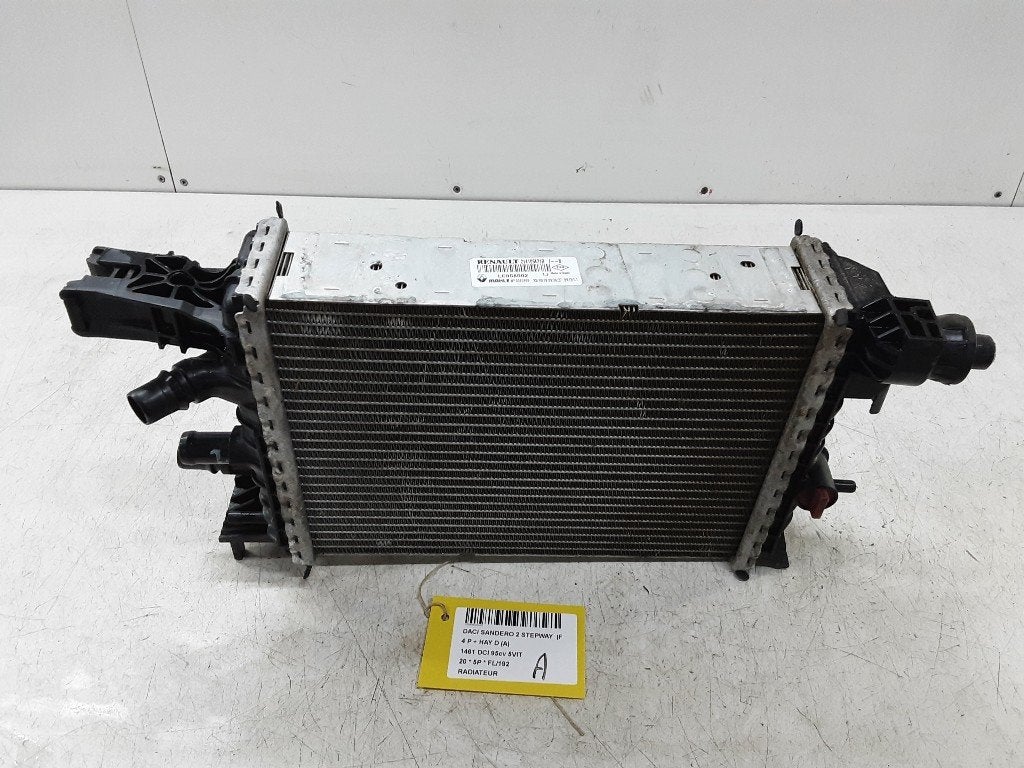 RADIATEUR Dacia Sandero II (01-2012/12-2018) (214106421R), Auto-onderdelen, Dacia, Gebruikt, Renault Deutschland AG, Peter-Huppertz-Straße 5
51063  Köln, DE