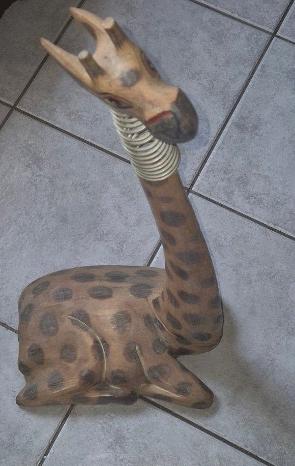 Craquez pour cette grande girafe en bois sculpté de 80 cm, Envoi, Bois, Statue, 50 - 100 cm