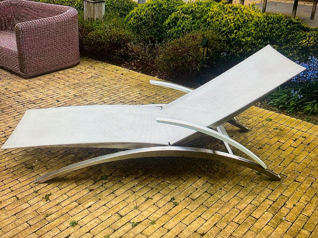 2 ligbedden Royal Botania, Ophalen, Zo goed als nieuw, Rvs, Verstelbaar
