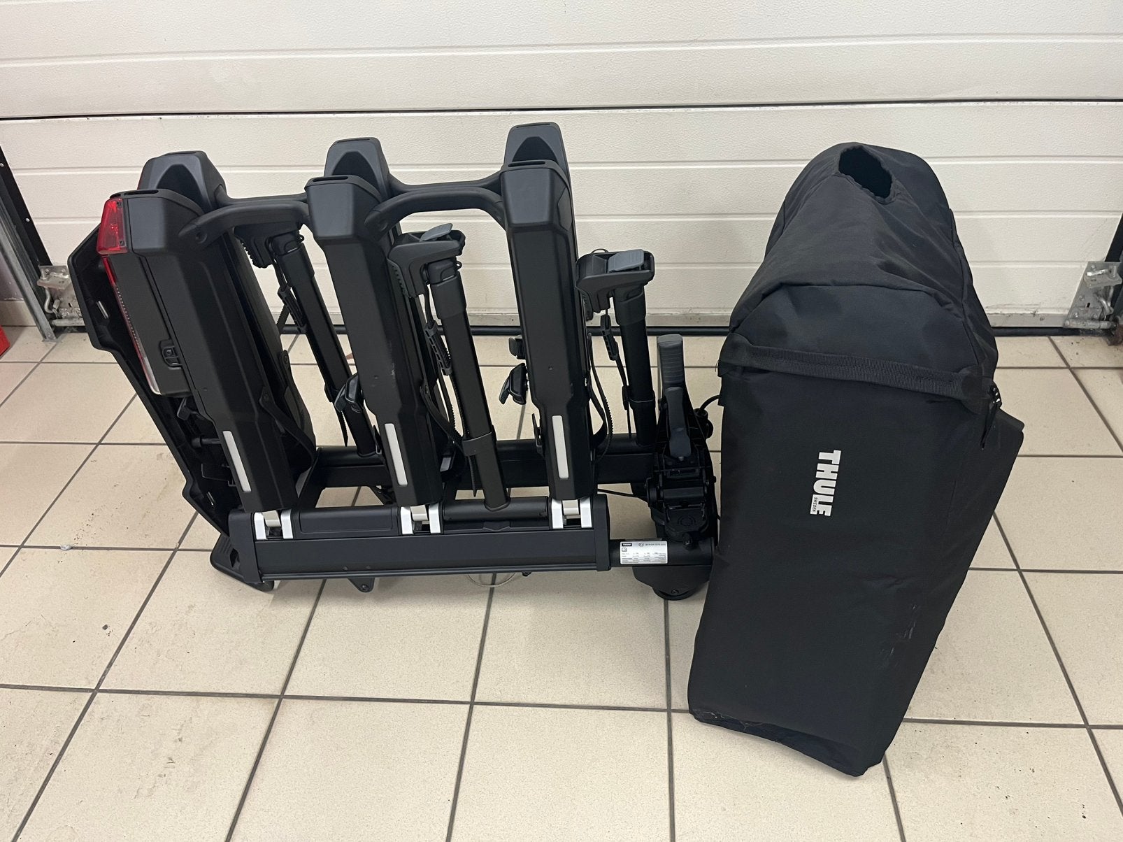 Porte-vélos Thule Epos 3 avec sac de rangement., Autos : Divers, Porte-vélos, Support d'attelage, 3 vélos ou plus, Comme neuf