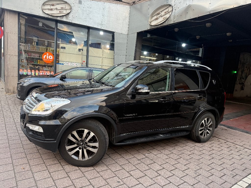 Ssang Yong Exton (2.0 CDI Mercedes) 7-stoel 105 km, Euro 5, Zwart, 4 cilinders, Zwart